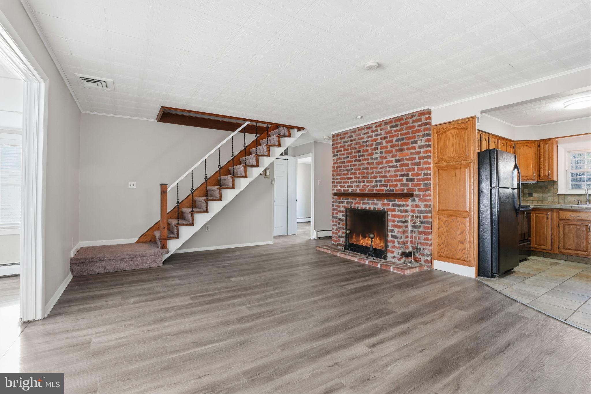 118 Wildflower Road Levittown, PA 19057 - Photo 8 of 35 Gallery Image 8