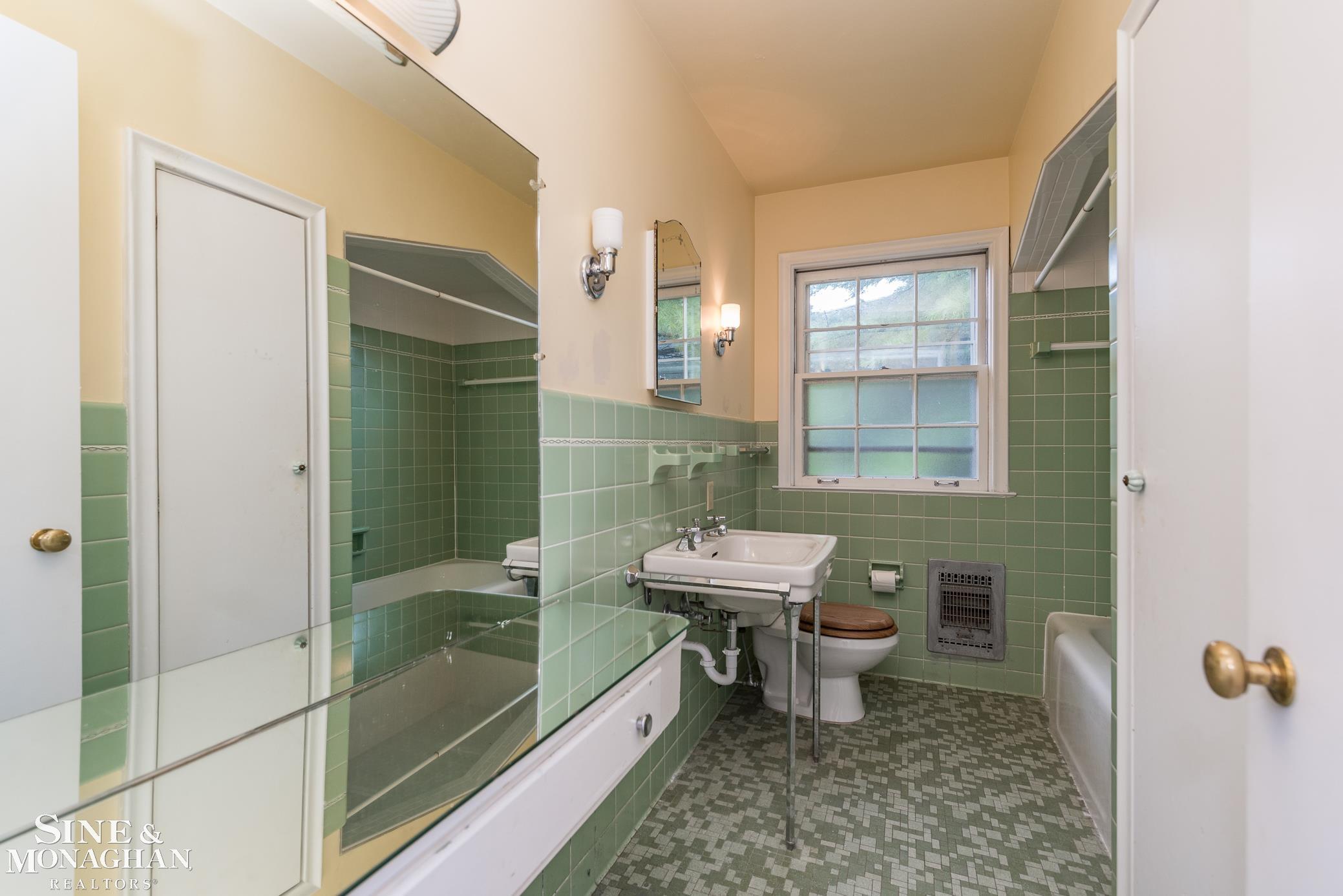 949 Harcourt Road Grosse Pointe, MI 48230 - Photo 8 of 18