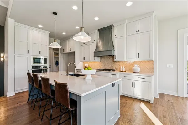 $999,900 | 10303 West 151st Terrace, Overland Park, KS 66221