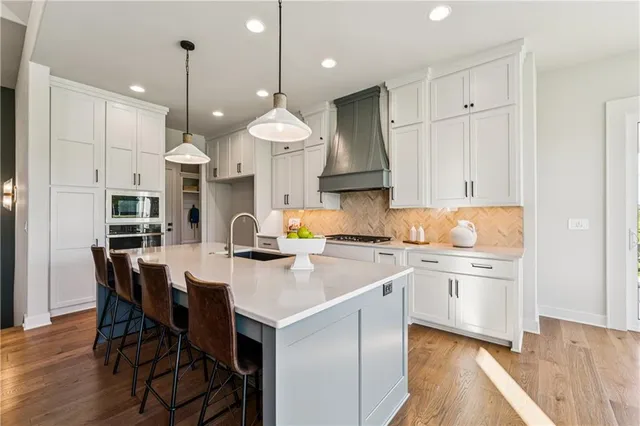 $999,900 | 10303 West 151st Terrace, Overland Park, KS 66221