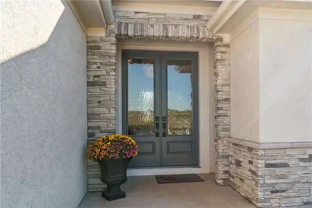 $999,900 | 10303 West 151st Terrace, Overland Park, KS 66221