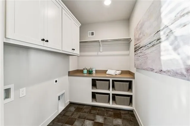 $999,900 | 10303 West 151st Terrace, Overland Park, KS 66221