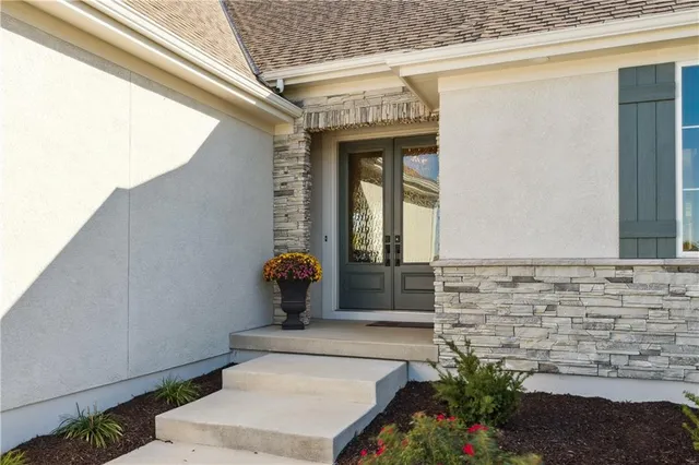 $999,900 | 10303 West 151st Terrace, Overland Park, KS 66221