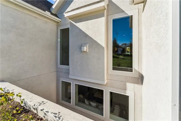 $999,900 | 10303 West 151st Terrace, Overland Park, KS 66221