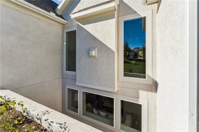 $999,900 | 10303 West 151st Terrace, Overland Park, KS 66221