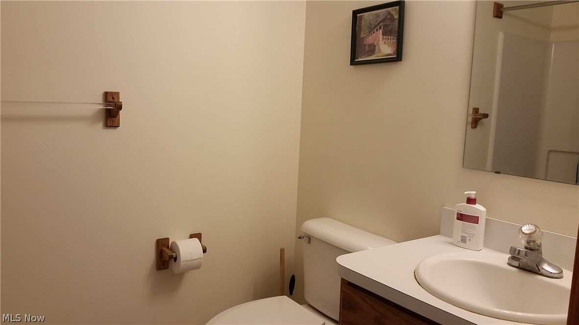 2123 Conwill Road Stow, OH 44224 - Photo 18 of 24 Full master bathroom with tub and shower combination.