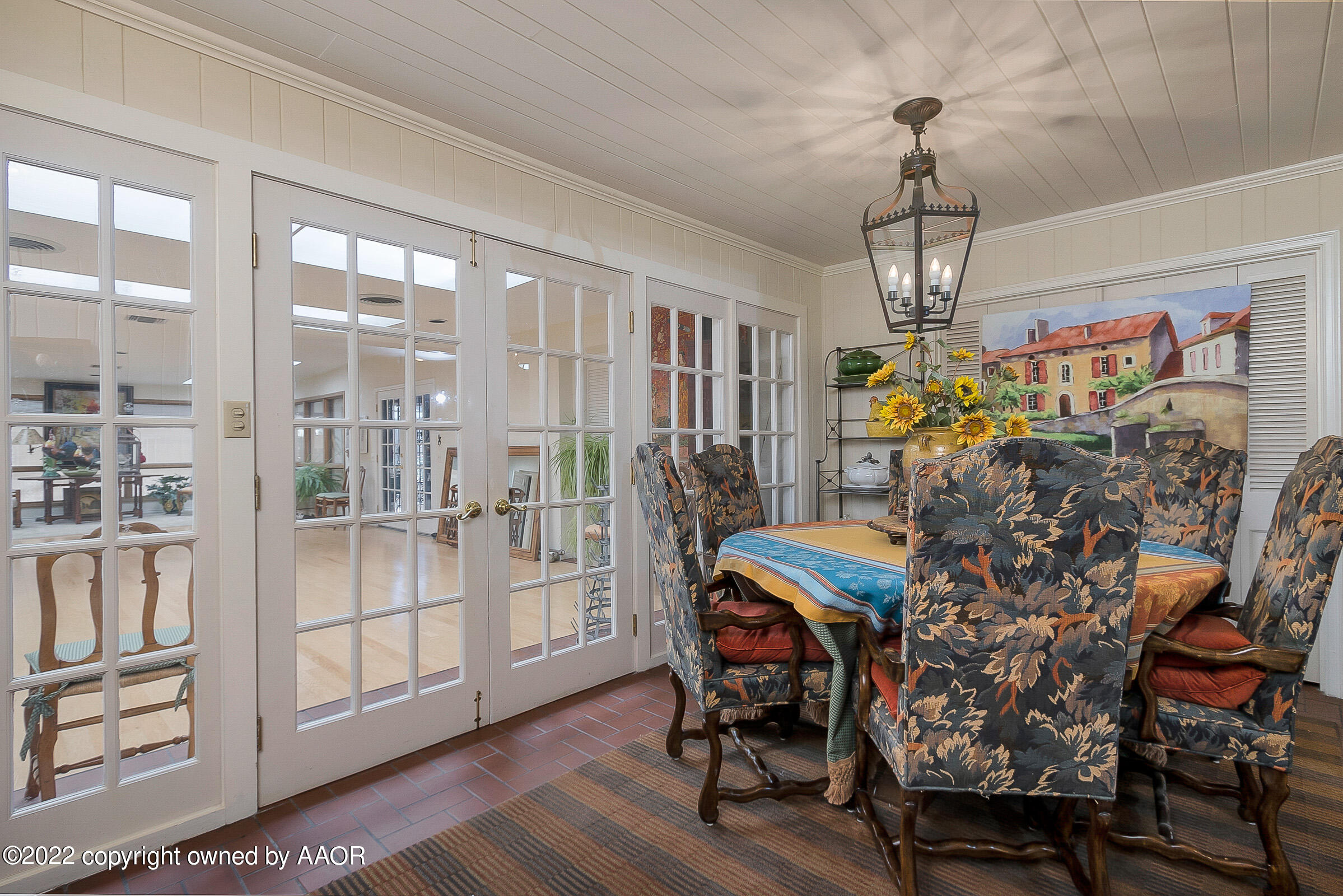 1601 South Austin Street Amarillo, TX 79102 - Photo 19 of 46 a bed room with furniture and window
