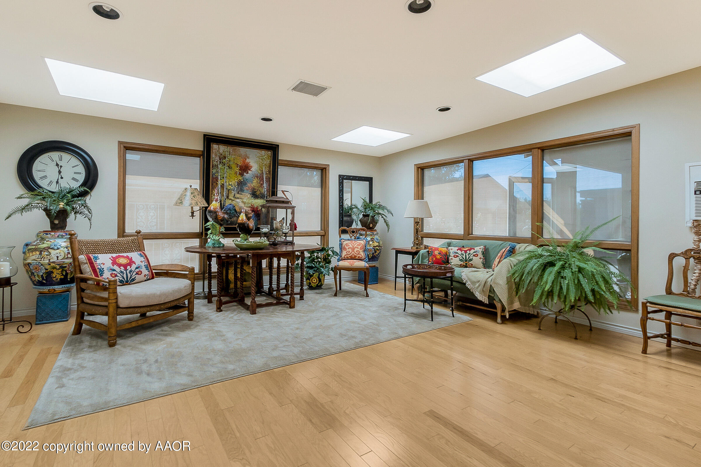 1601 South Austin Street Amarillo, TX 79102 - Photo 21 of 46 a living room with furniture and a large window