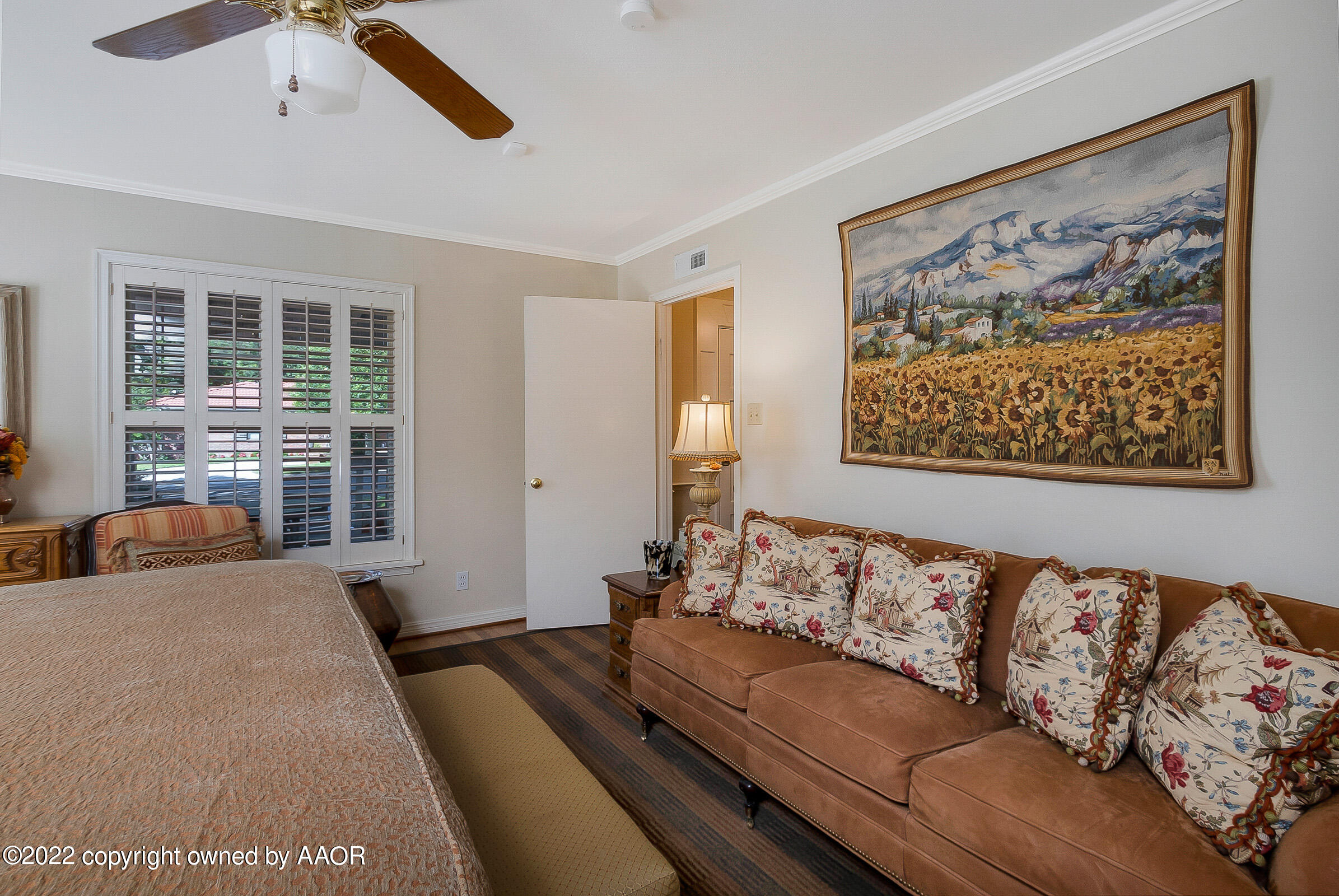 1601 South Austin Street Amarillo, TX 79102 - Photo 24 of 46 a living room with furniture and a large window