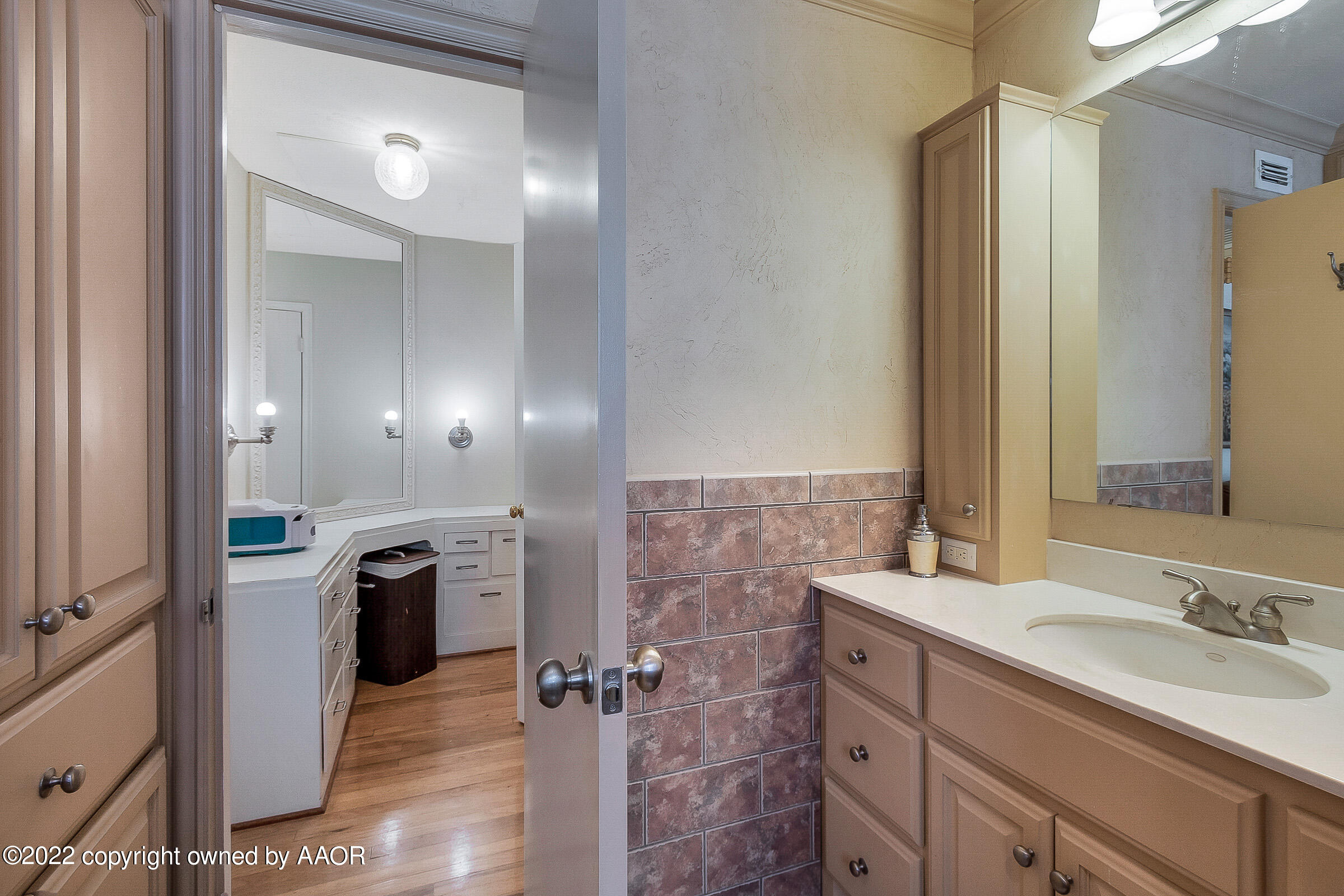 1601 South Austin Street Amarillo, TX 79102 - Photo 26 of 46 a bathroom with a sink a toilet and shower