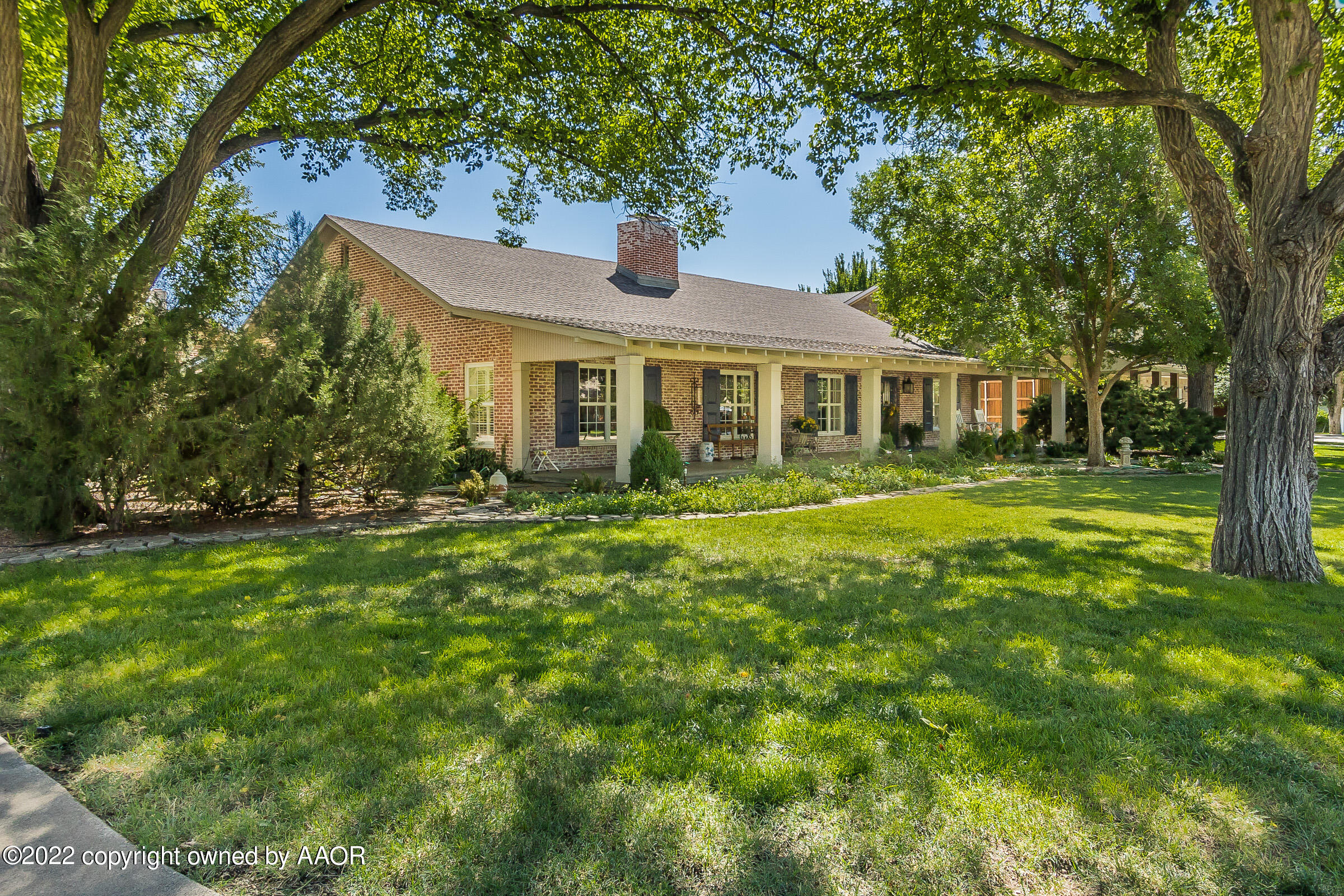 1601 South Austin Street Amarillo, TX 79102 - Photo 3 of 46 a front view of house with yard and green space