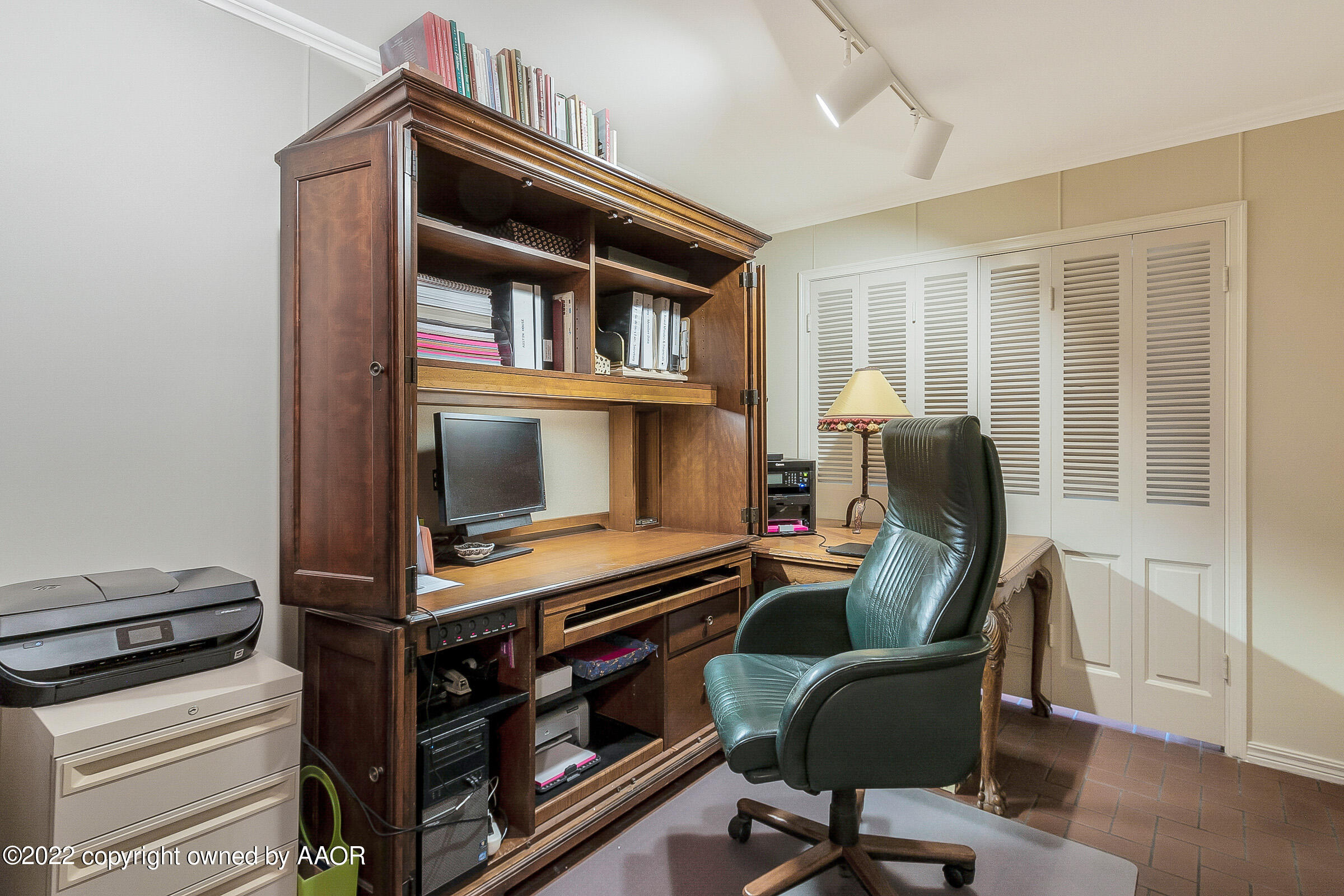 1601 South Austin Street Amarillo, TX 79102 - Photo 33 of 46 a living room with furniture and a flat screen tv