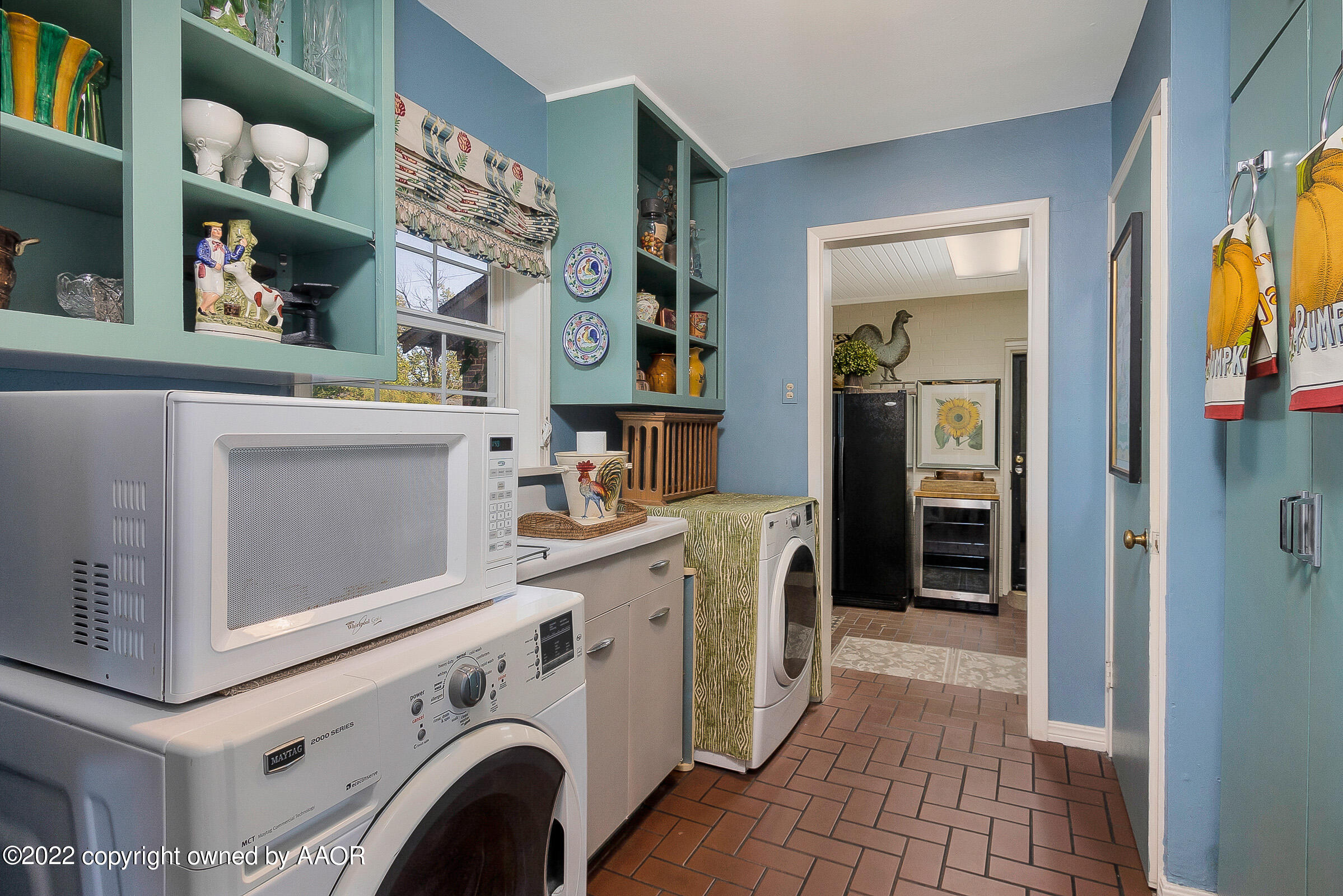 1601 South Austin Street Amarillo, TX 79102 - Photo 37 of 46 a utility room with dryer and washer