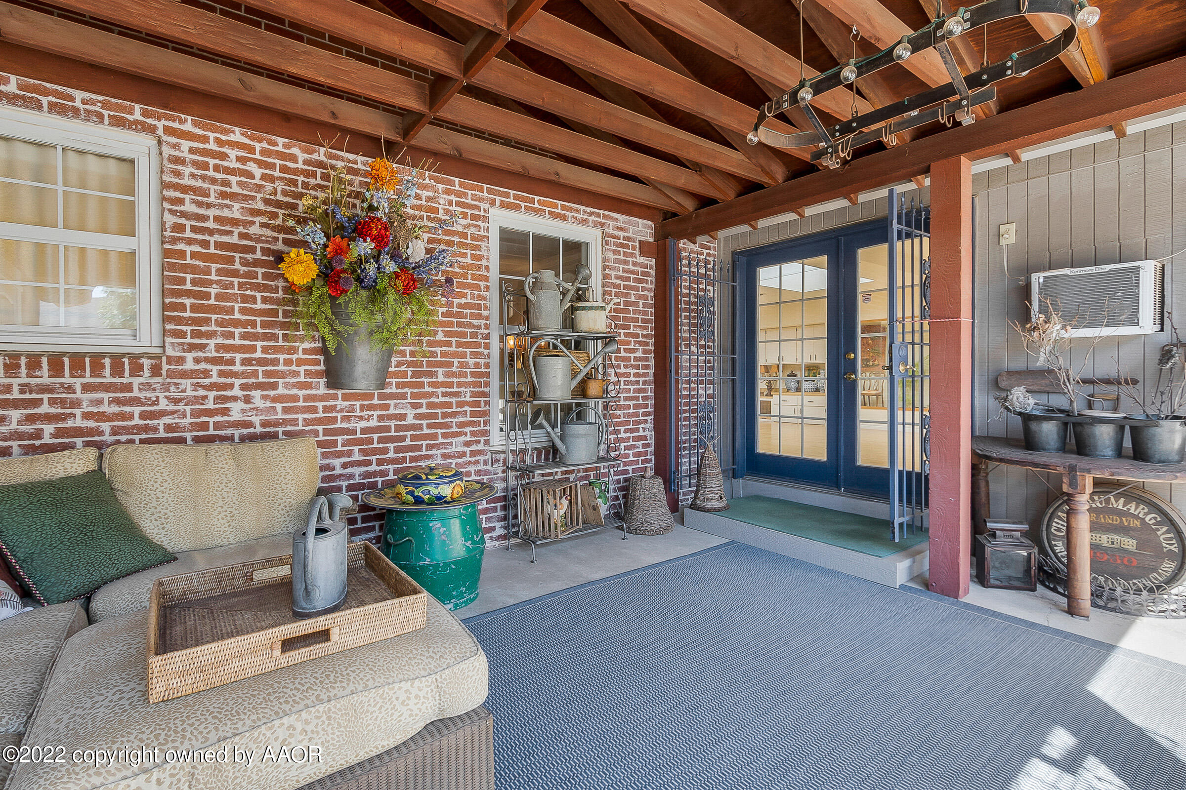 1601 South Austin Street Amarillo, TX 79102 - Photo 41 of 46 a view of living room with a table and chairs