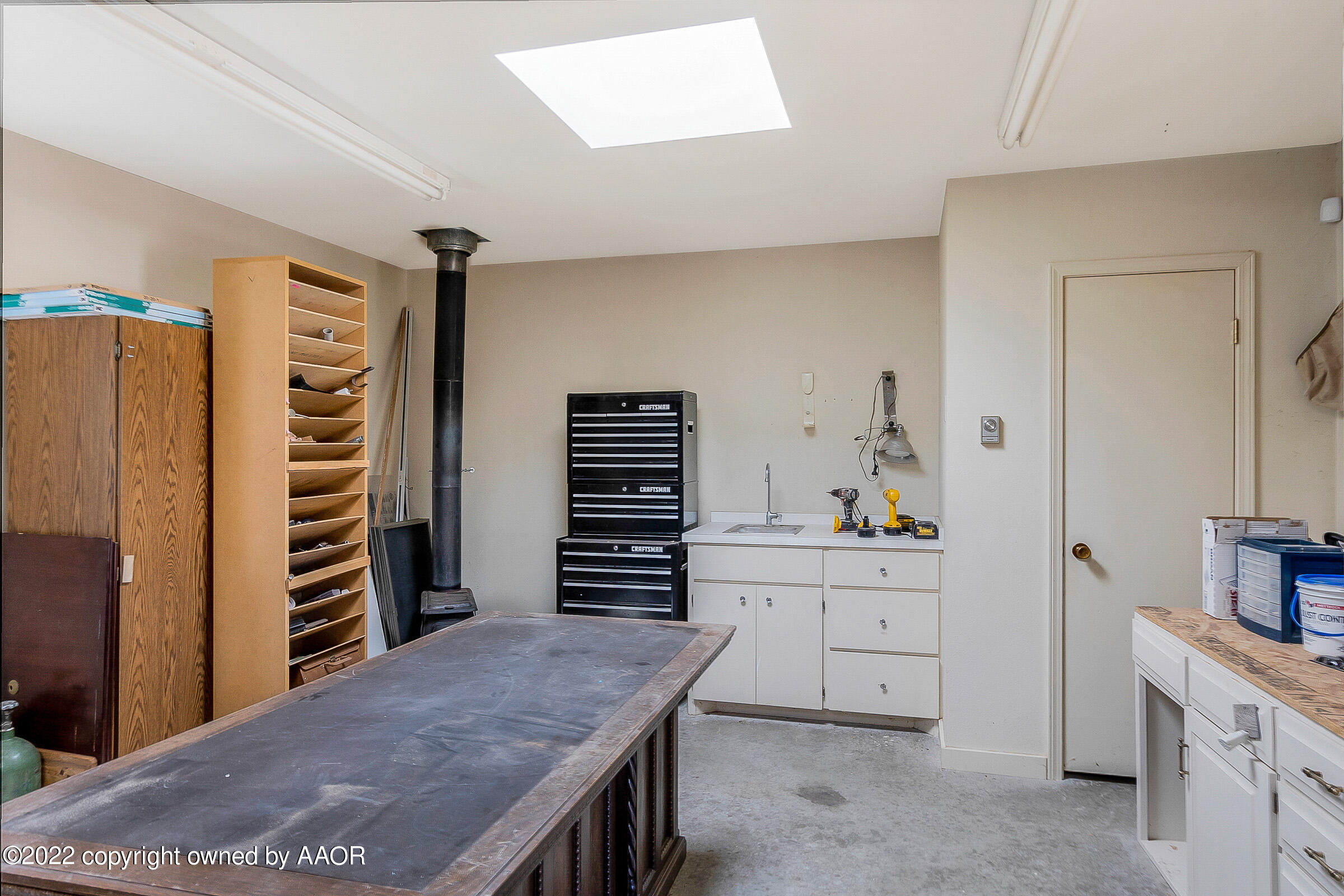 1601 South Austin Street Amarillo, TX 79102 - Photo 44 of 46 a kitchen with a cabinets and appliances