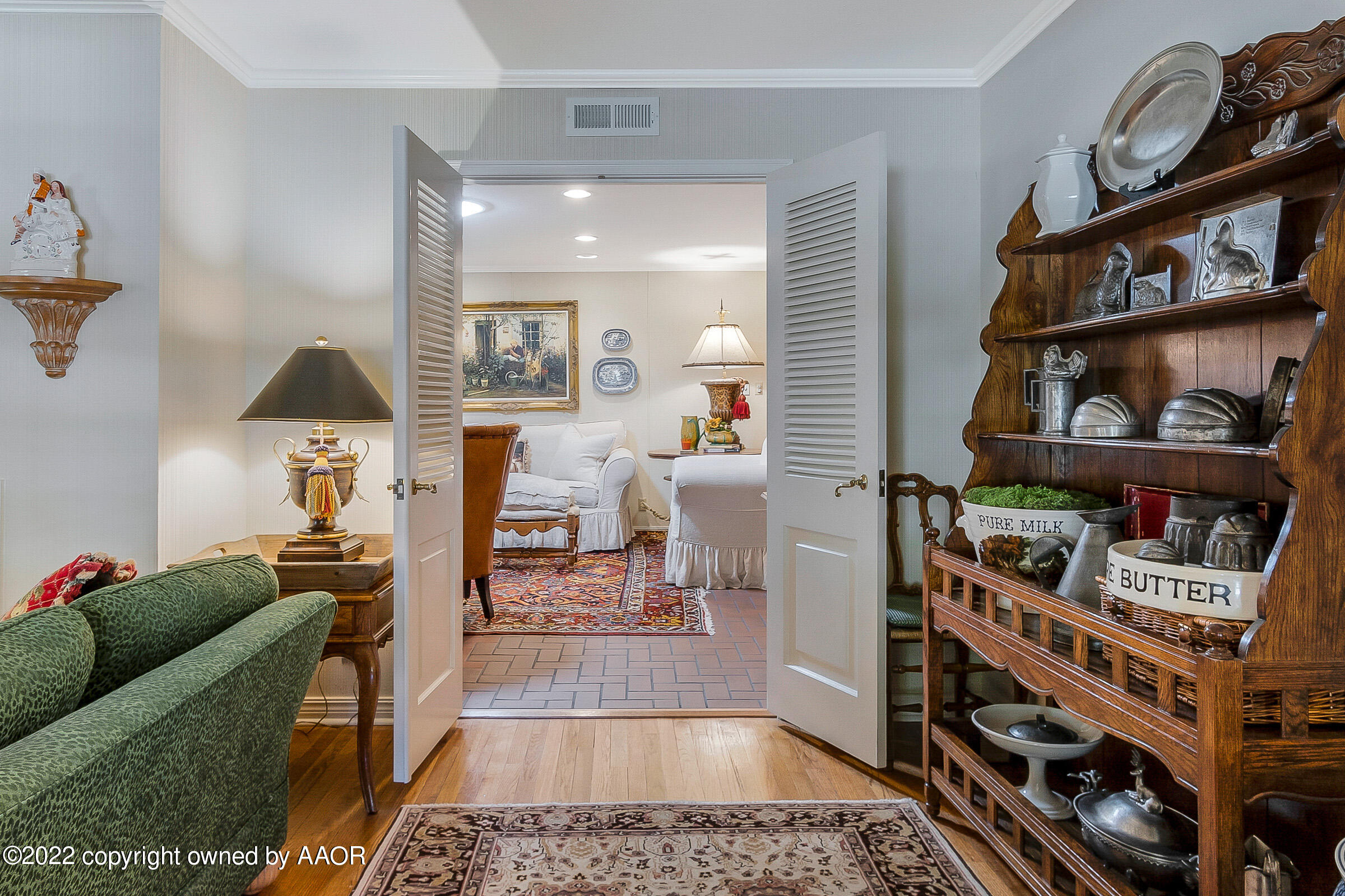 1601 South Austin Street Amarillo, TX 79102 - Photo 10 of 46 a living room with furniture and a book shelf