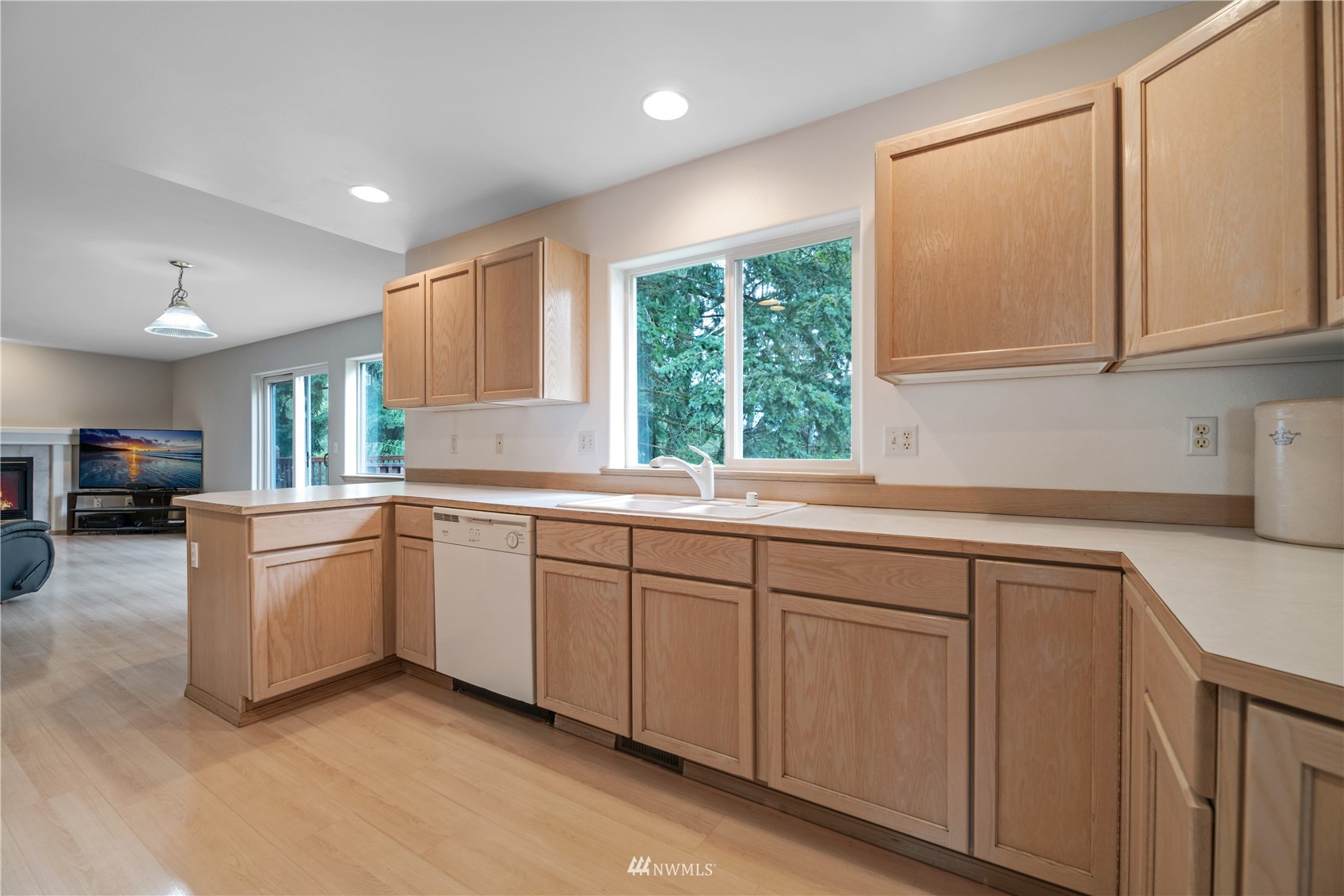 15 73rd Street Southwest Everett, WA 98203 - Photo 14 of 37 a kitchen that has a sink and a stove in it