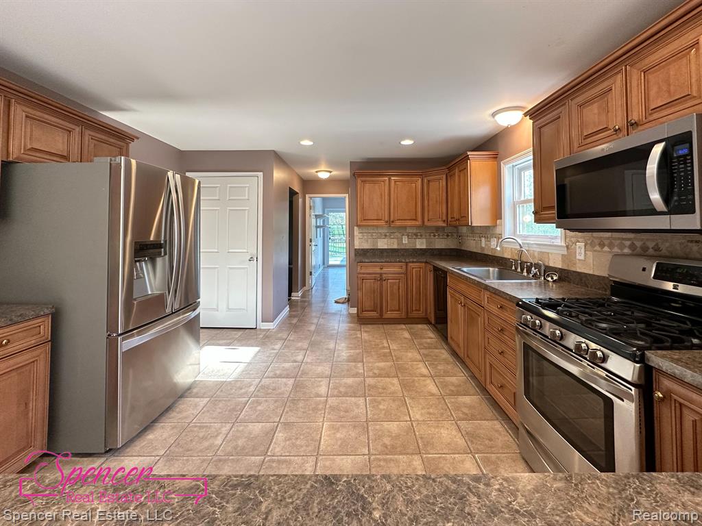 1782 Wooley Road Oxford, MI 48371 - Photo 6 of 24 Gallery Image 6