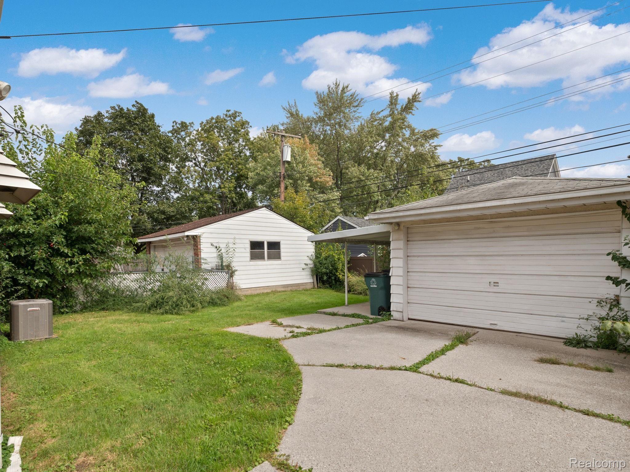 4252 Greenfield Road Berkley, MI 48072 - Photo 4 of 30 3-web-or-mls-P1922747.jpg
