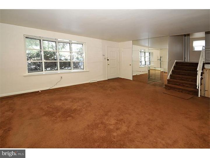 518 Pinetree Road Jenkintown, PA 19046 - Photo 2 of 19 Living Room