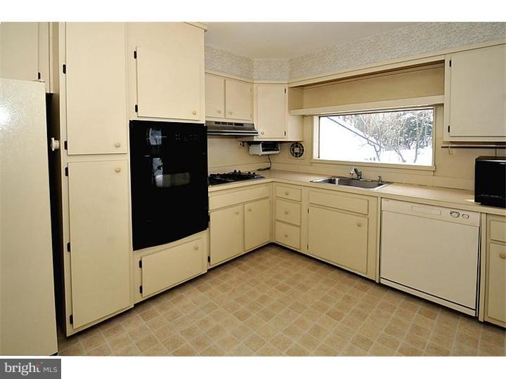 518 Pinetree Road Jenkintown, PA 19046 - Photo 4 of 19 Kitchen