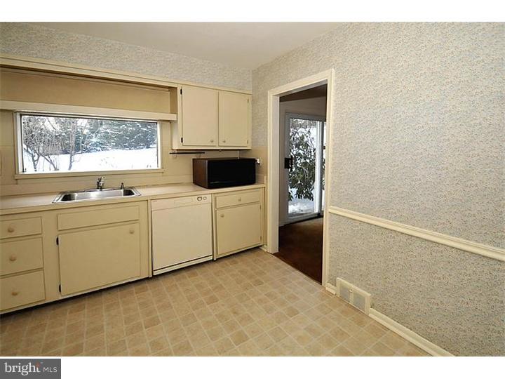 518 Pinetree Road Jenkintown, PA 19046 - Photo 6 of 19 Kitchen