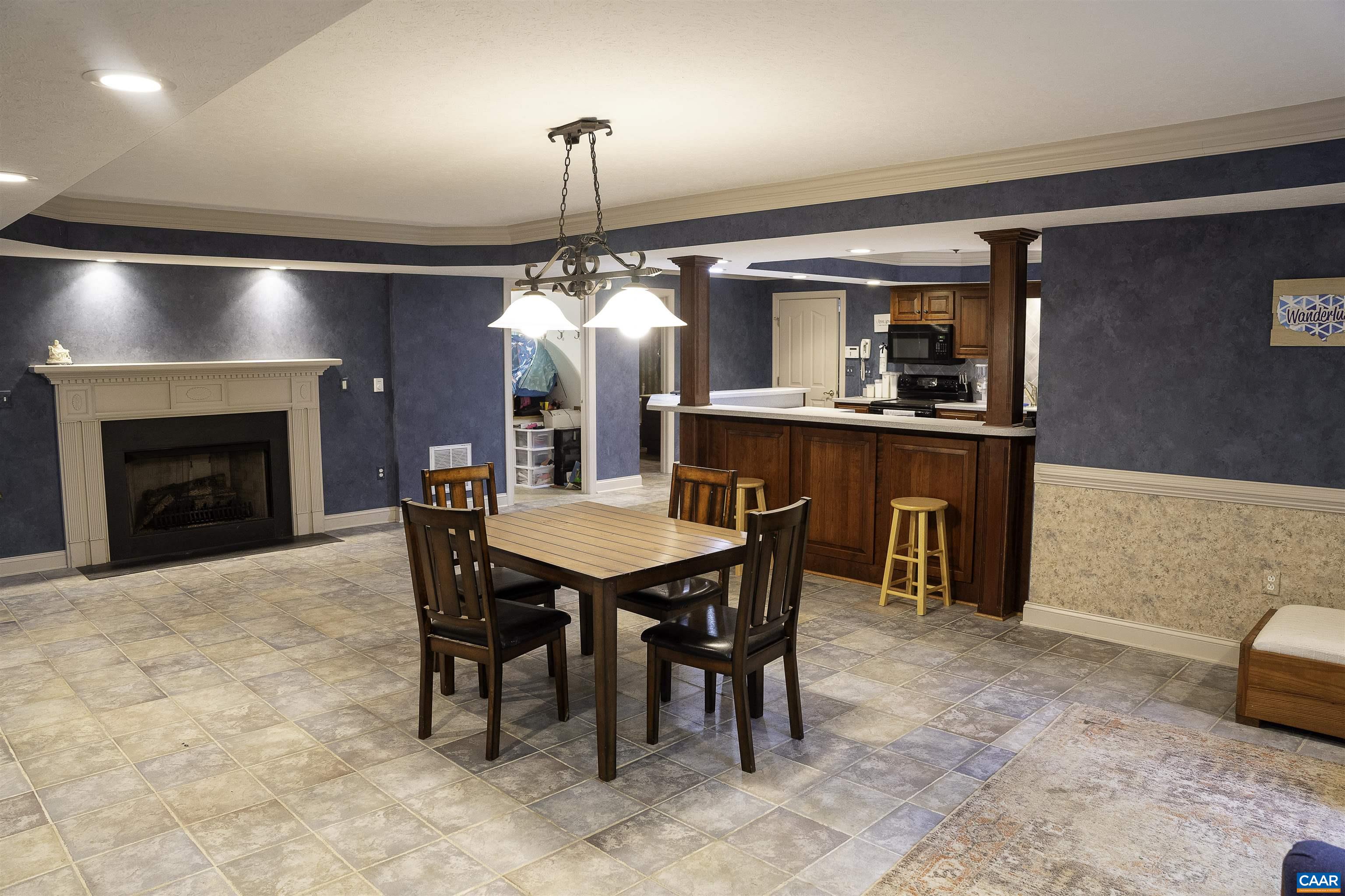 910 Chinquapin Drive Lyndhurst, VA 22952 - Photo 28 of 38 a dining room with a table and chairs