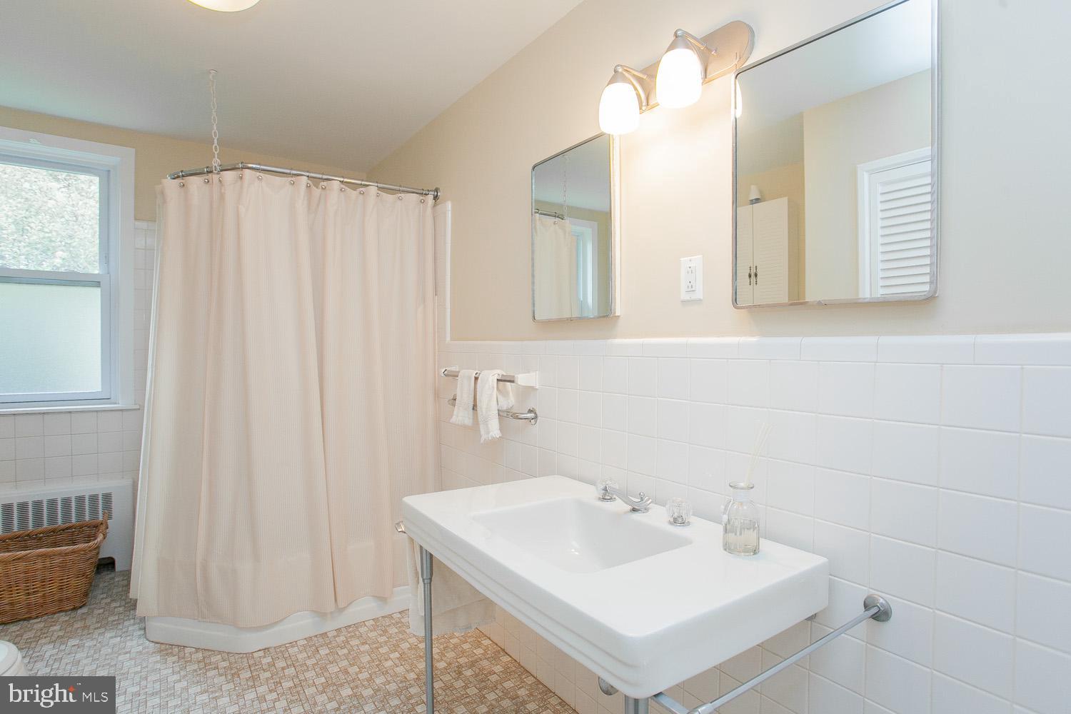 1436 Huntingdon Road Abington, PA 19001 - Photo 14 of 20