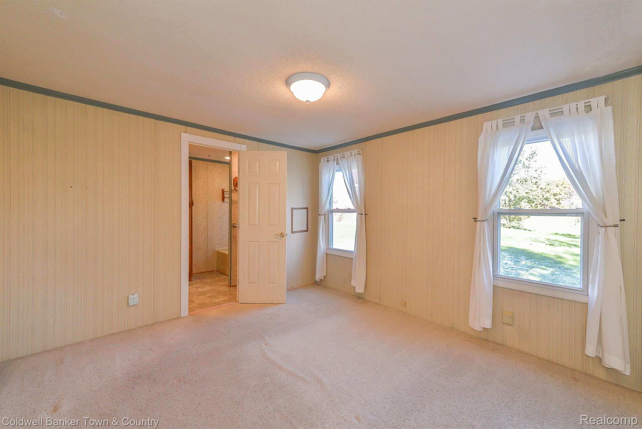 10959 9 Mile Road South Lyon, MI 48178 - Photo 9 of 15 View of bedroom