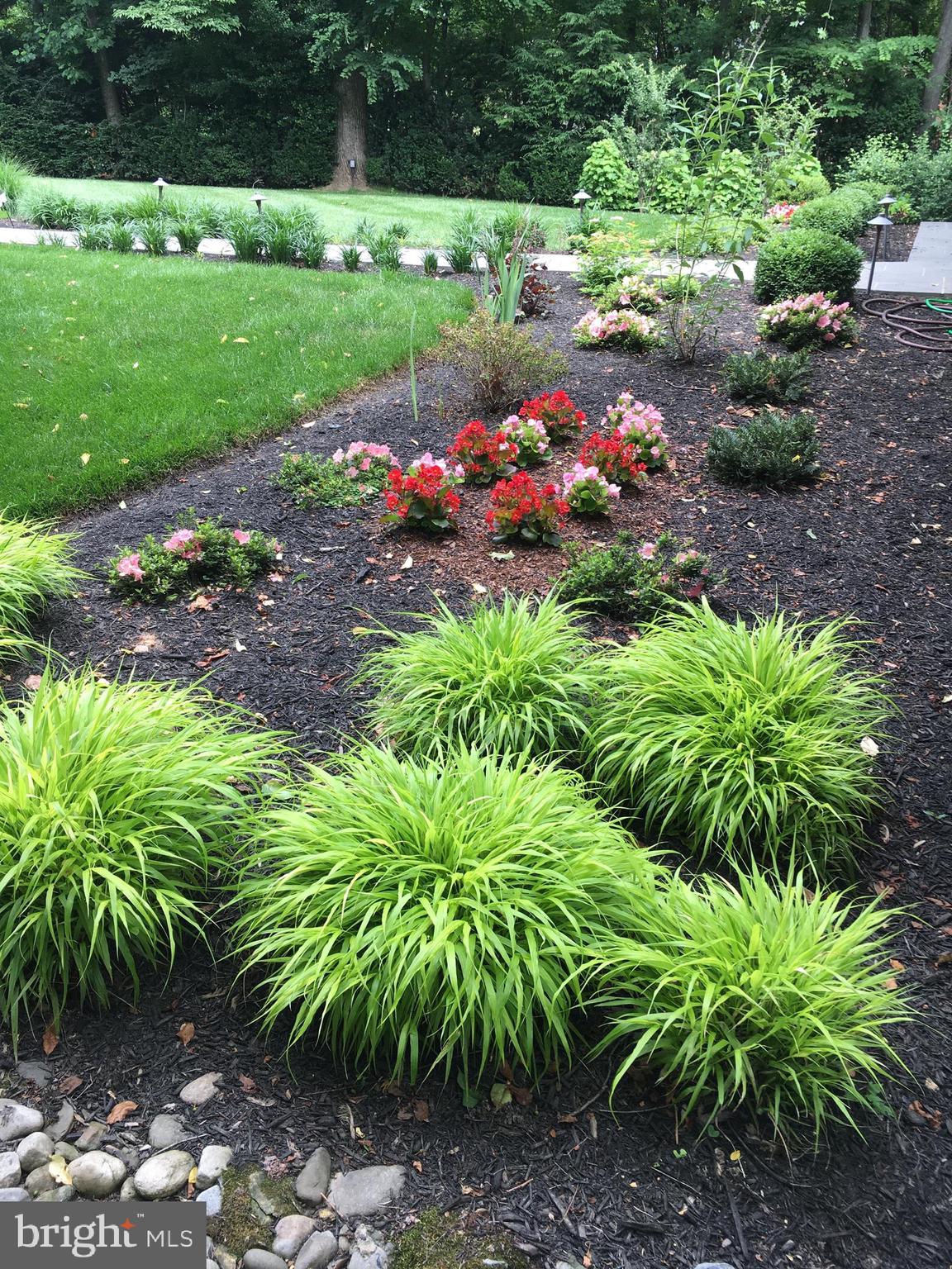 2871 Hideaway Road Fairfax, VA 22031 - Photo 4 of 75 Professionally landscaped