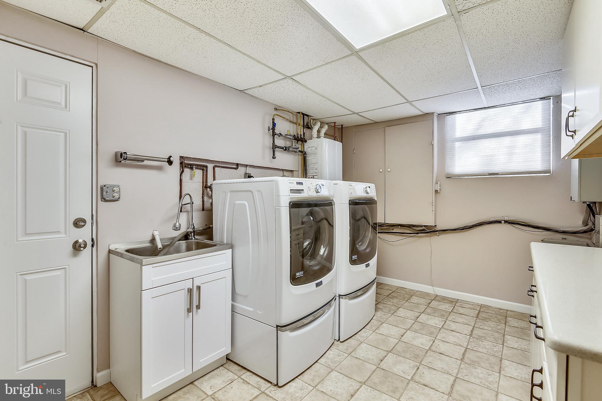 2871 Hideaway Road Fairfax, VA 22031 - Photo 59 of 75 commercial-grade Maytag washer/dryer
