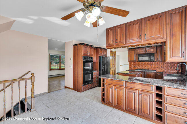 11 Charleston Spring Road Millstone Township, NJ 08510 - Photo 17 of 49 Eat-in Kitchen