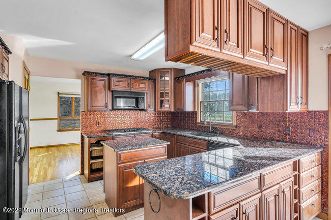 11 Charleston Spring Road Millstone Township, NJ 08510 - Photo 18 of 49 Eat-in Kitchen