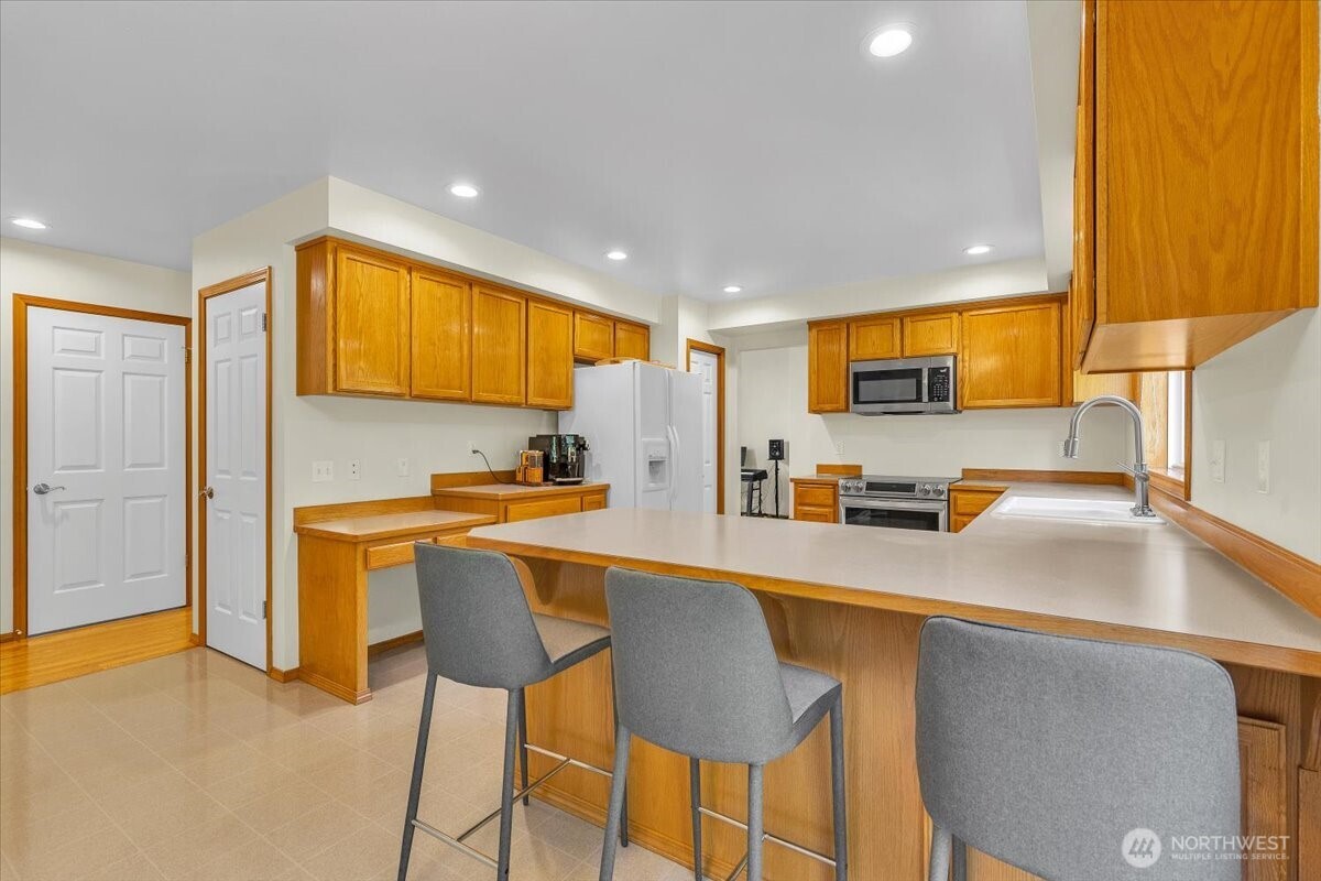 3124 201st Street Southeast Bothell, WA 98012 - Photo 13 of 38
