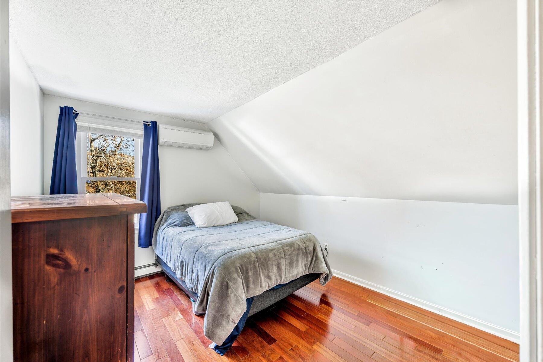 39 Papnomett Road Mashpee, MA 02649 - Photo 20 of 34 a bedroom with a bed and a window