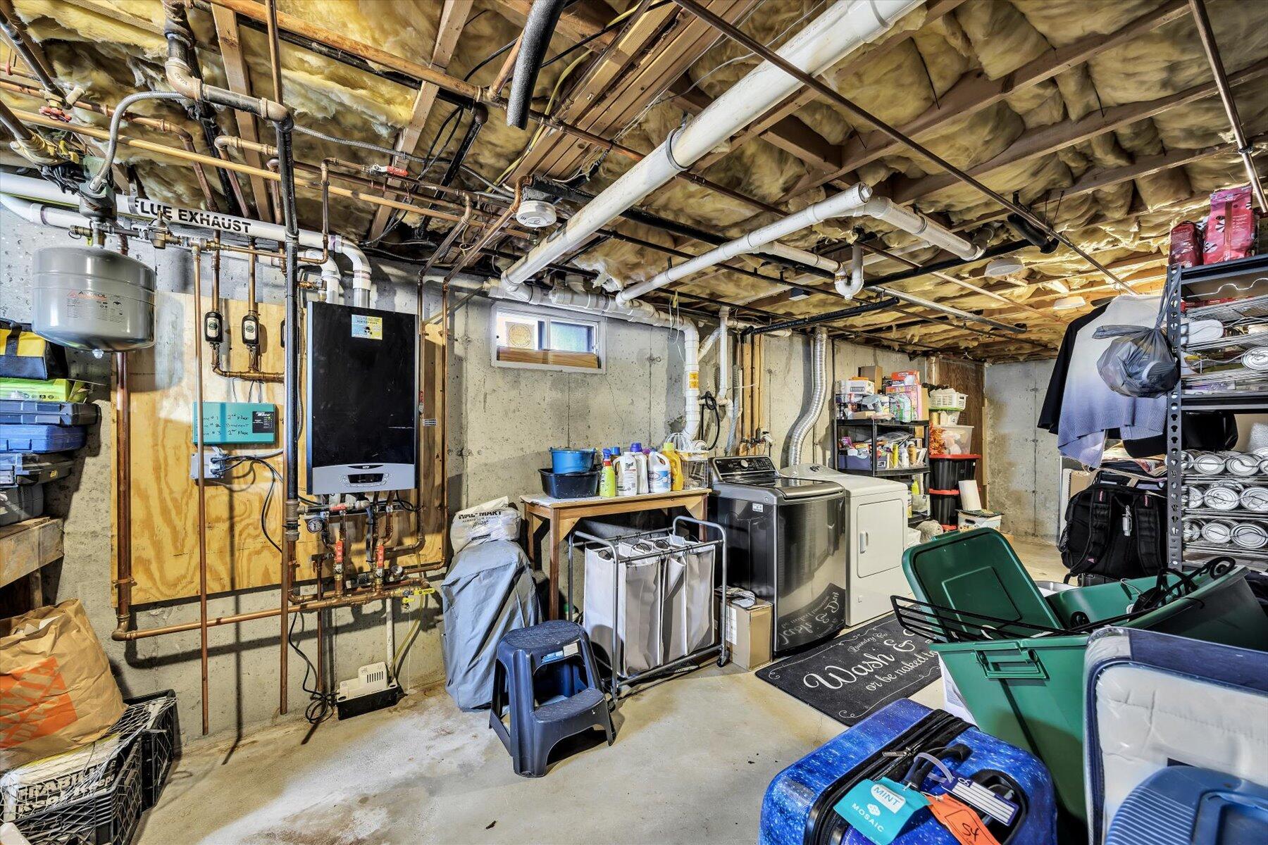 39 Papnomett Road Mashpee, MA 02649 - Photo 22 of 34 a view of a room with gym equipment