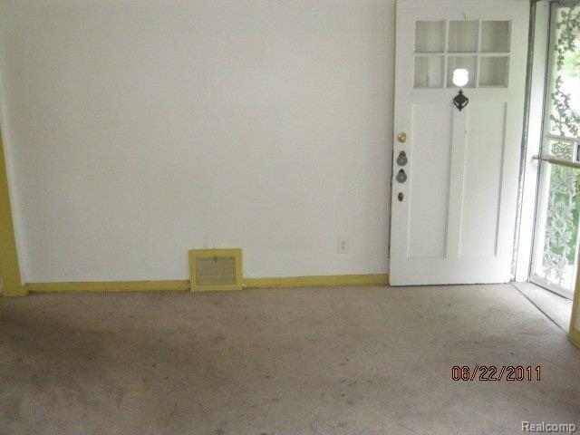 12896 Riad Street Detroit, MI 48224 - Photo 4 of 9 Living Room