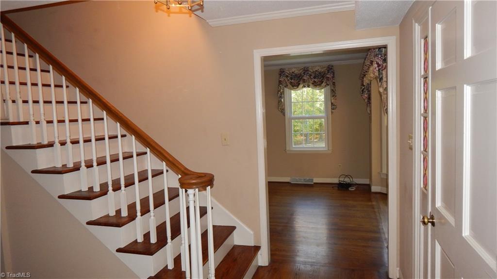 3102 Rolling Road High Point, NC 27265 - Photo 3 of 30