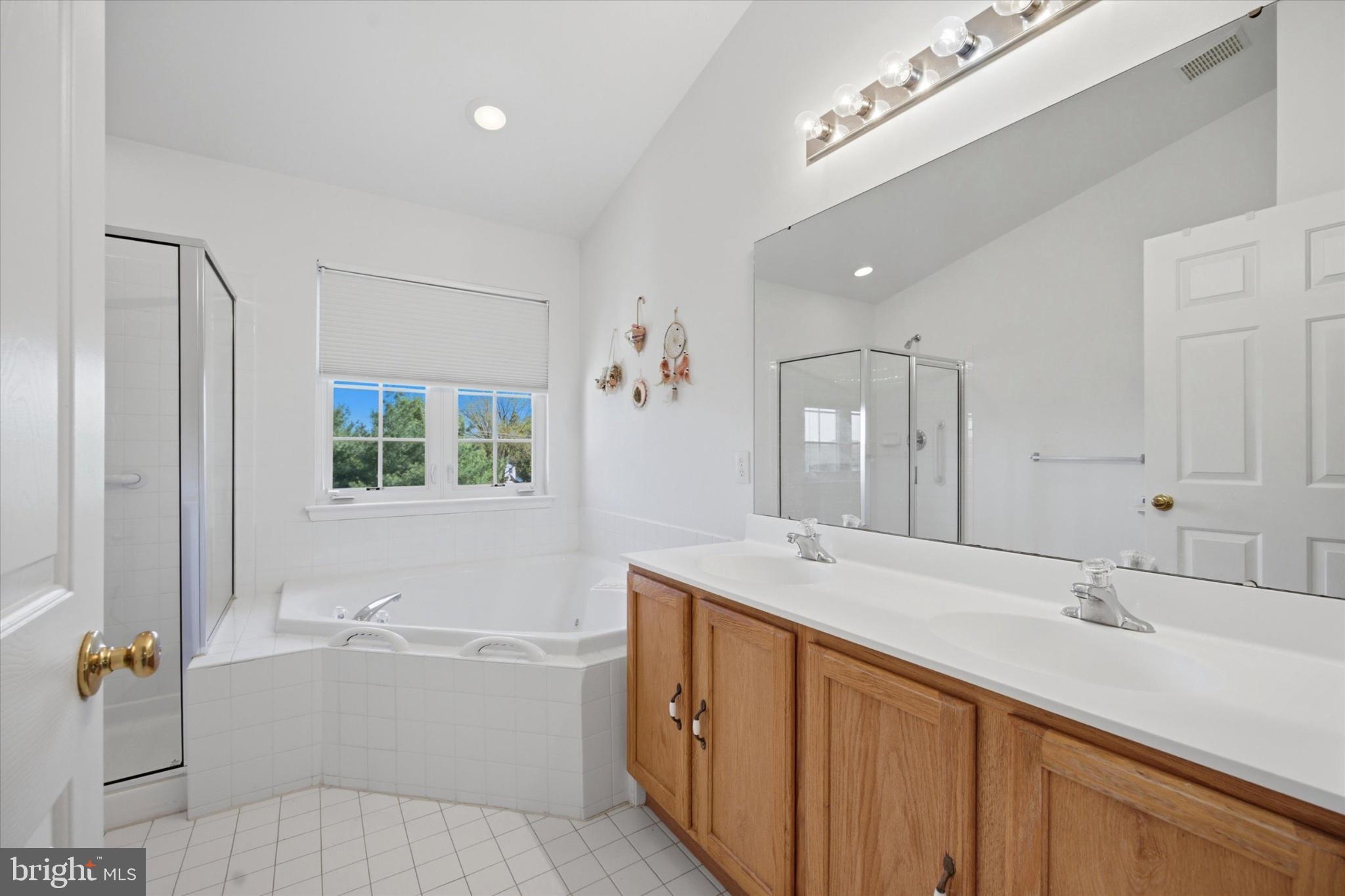2012 Stony Creek Road Lansdale, PA 19446 - Photo 15 of 32 Owners Suite Bathroom