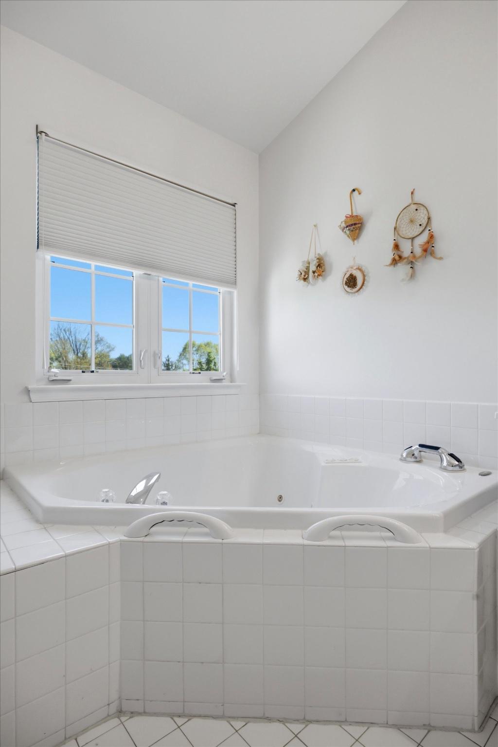 2012 Stony Creek Road Lansdale, PA 19446 - Photo 16 of 32 Jacuzzi Tub (Owners Suite)