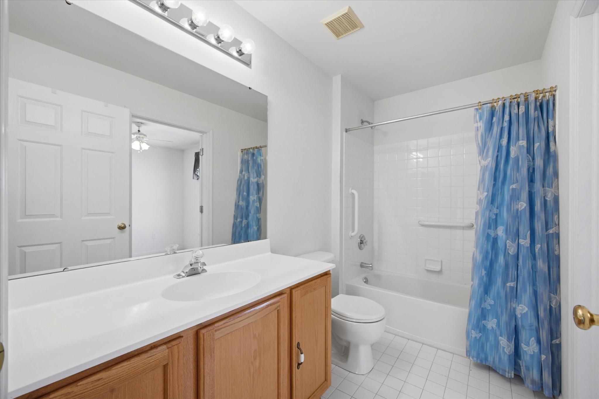 2012 Stony Creek Road Lansdale, PA 19446 - Photo 20 of 32 Second floor hallway bathroom