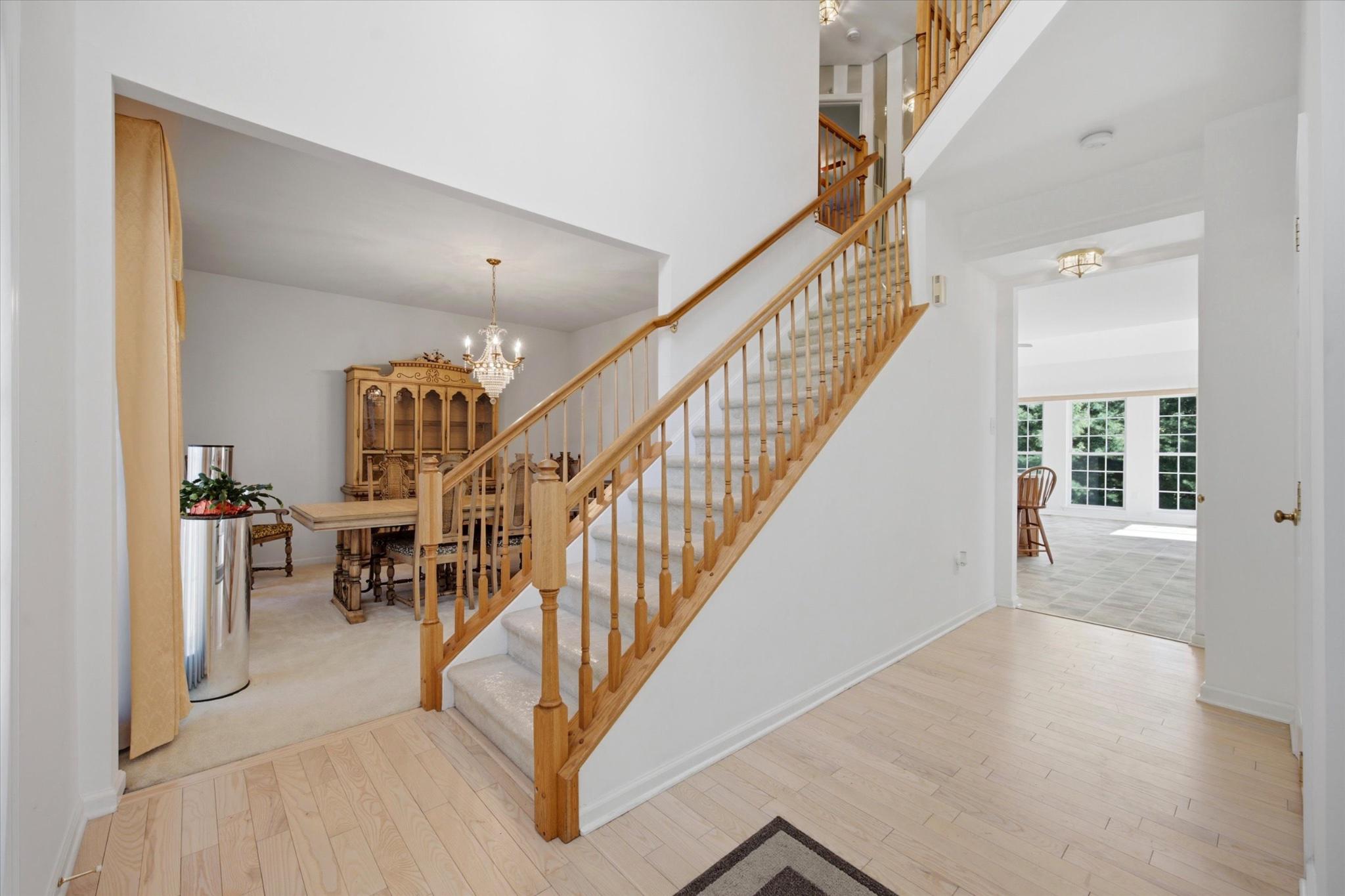 2012 Stony Creek Road Lansdale, PA 19446 - Photo 2 of 32 Two story foyer