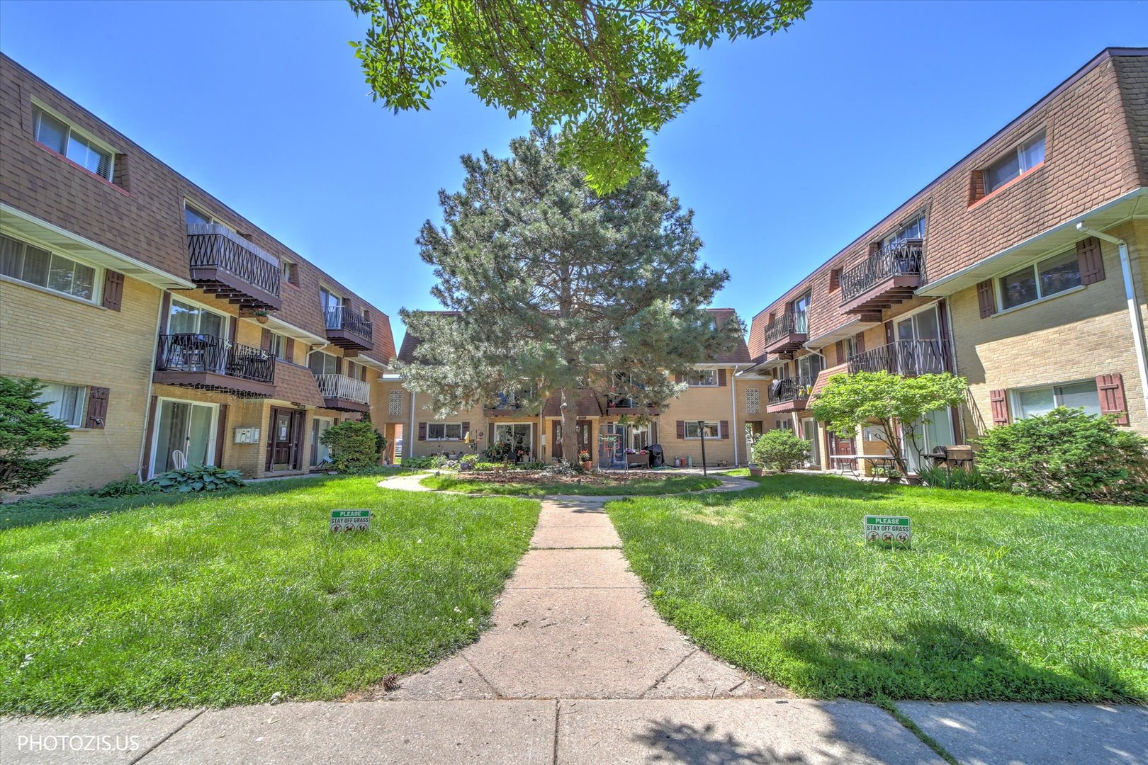 8559 West Rascher Avenue, Unit 2N Chicago, IL 60656 - Photo 3 of 32