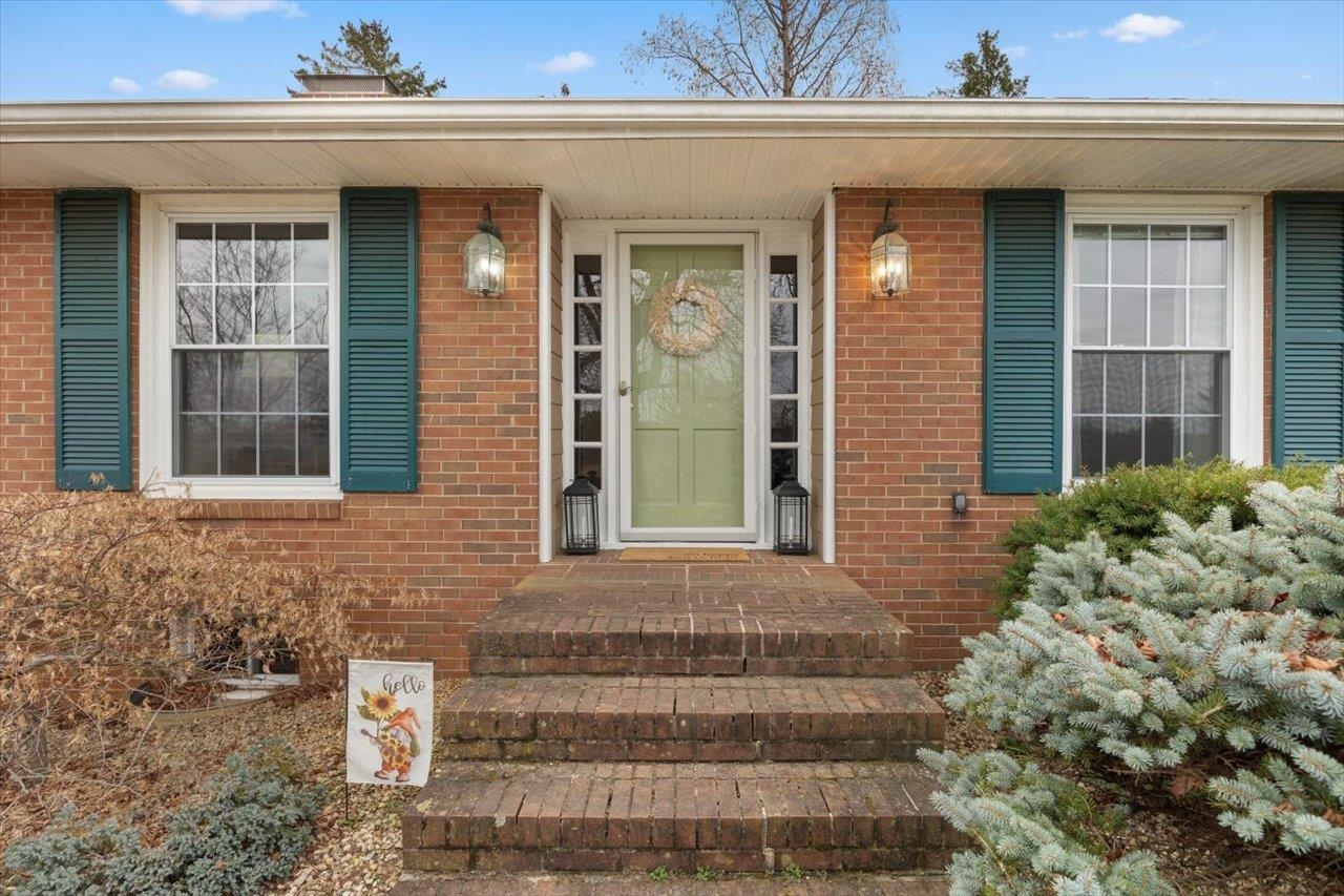 1624 Edgehill Road Waynesboro, VA 22980 - Photo 3 of 51 Gallery Image 3
