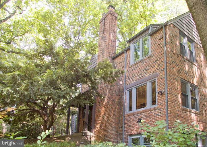 10 Parkside Road Silver Spring, MD 20910 - Photo 1 of 28 Welcome Home!