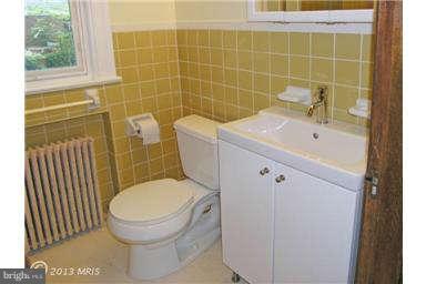 10 Parkside Road Silver Spring, MD 20910 - Photo 18 of 28 Bath