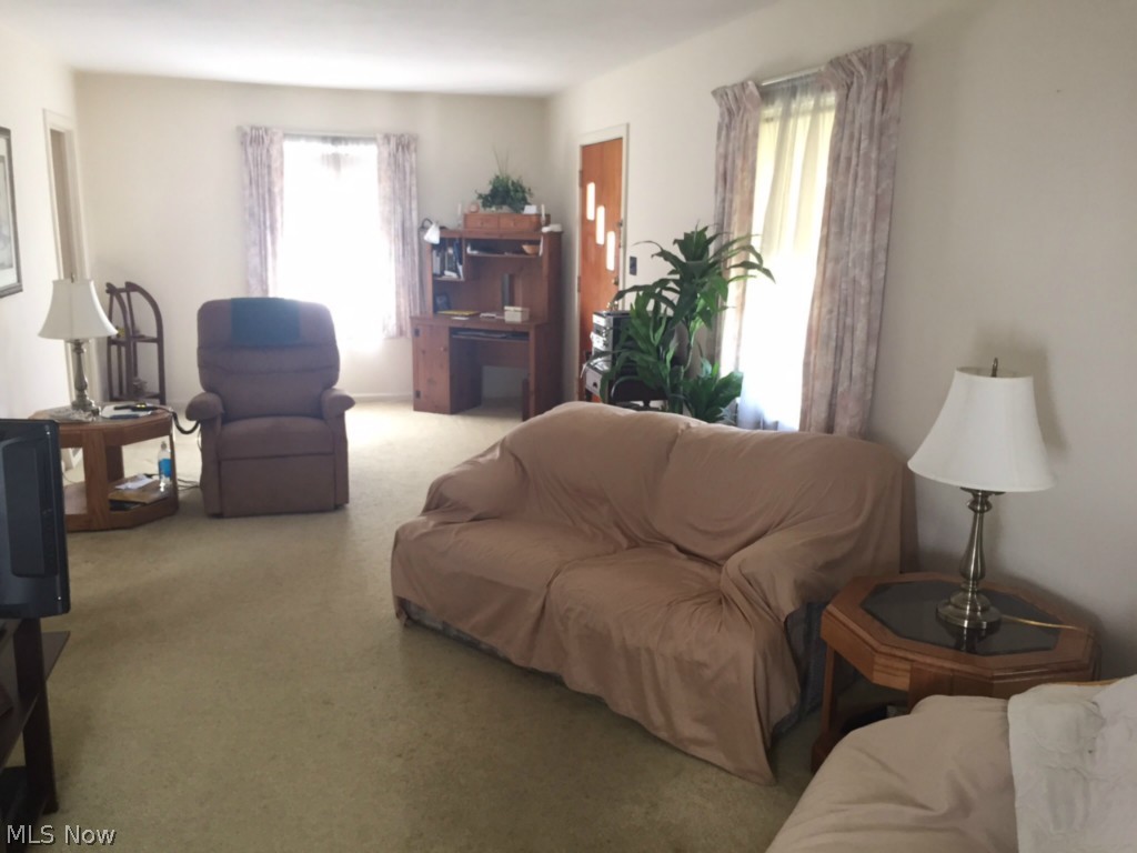 1595 Winchester Road Cleveland, OH 44124 - Photo 5 of 17 Gallery Image 5