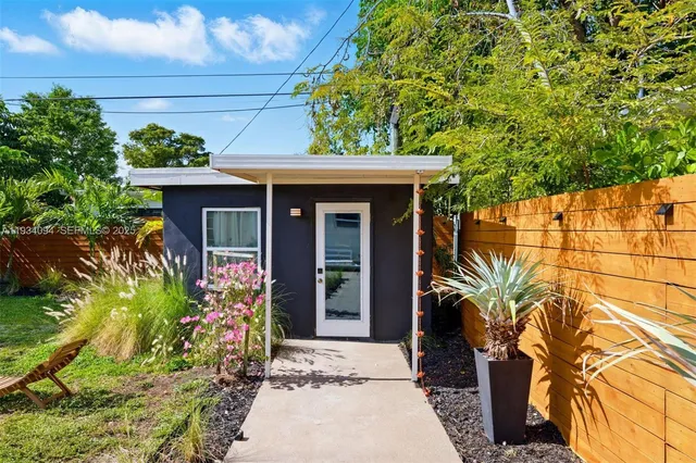 $8,000 | 1363 Biarritz Drive, Miami Beach, FL 33141