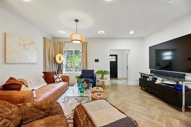 $8,000 | 1363 Biarritz Drive, Miami Beach, FL 33141