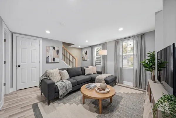 $249,899 | 209 North Hunter Street, Thornton, IL 60476